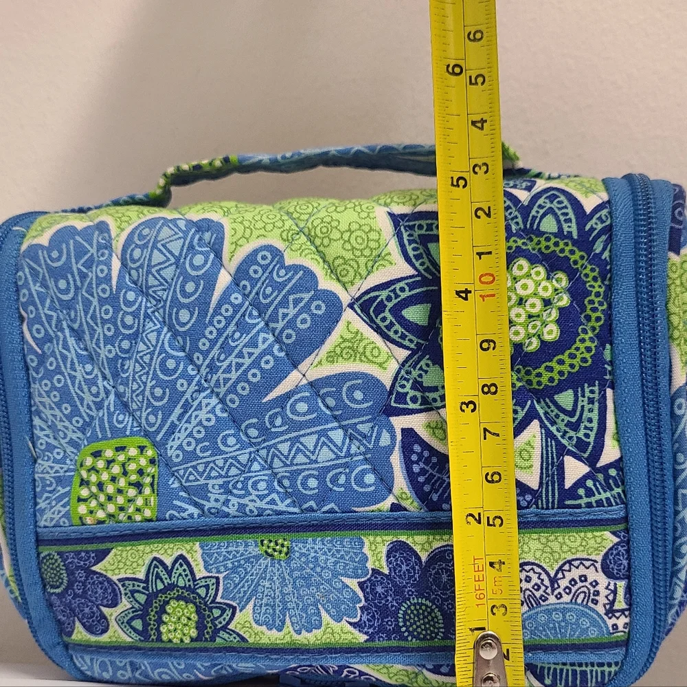 Vera Bradley Hanging Essentials Cosmetic Accessory Bag Blue Doodle Daisy Print